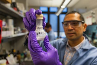 With LINK + LICENSE + LAUNCH’s Proof-of-Concept funding, Chemistry Professor Webster Santos and his team will develop inhibitors to improve the kidney fibrosis that characterizes the disease. Photo by Luke Hayes for Virginia Tech.